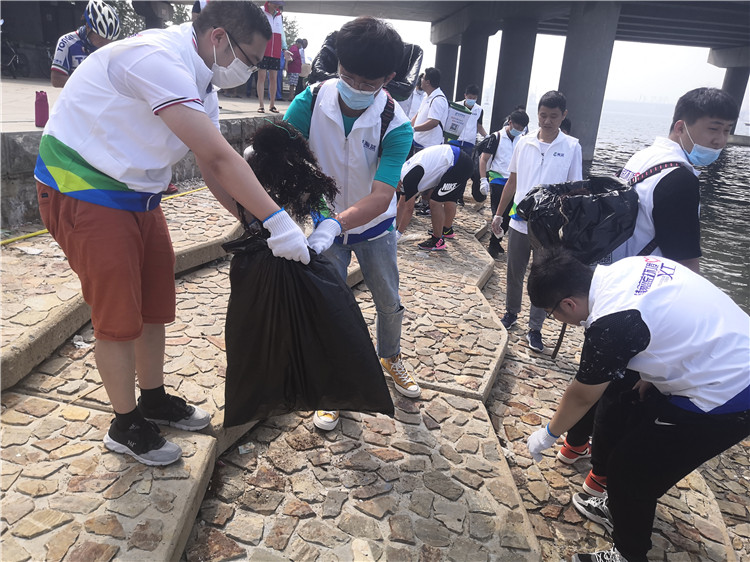 大连公司携手救援队海洋垃圾清理义工活动 (7).jpg